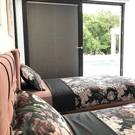 Luxury Leina
